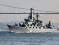 Saat Diperbaiki, Kapal Induk Kebanggaan Rusia Terbakar