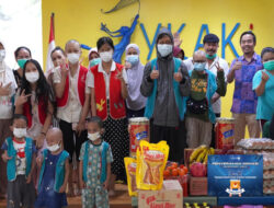 Rayakan Natal, Valbury Beri Donasi kepada Anak-anak di YKAKI
