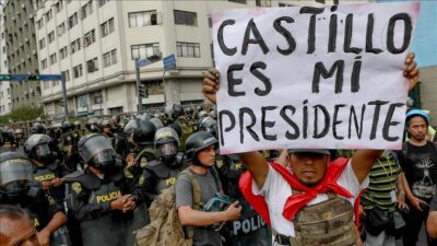 Polisi Bubarkan Ribuan Demonstran Blokade Bandara di Peru