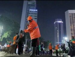 DLH DKI Terjunkan Ribuan Pasukan Orange Bersihkan Sampah Perayaan Tahun Baru