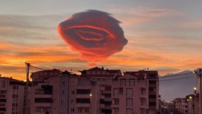 Fenomena Alam Awan Berbentuk UFO Gemparkan Turki