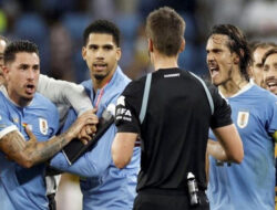 Buntut Berperilaku Buruk di Piala Dunia, Cavani, Godin dan Federasi Uruguay Disanksi FIFA