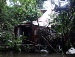 Kecelakaan Truk Pertamina di Malang Terjun ke Sungai