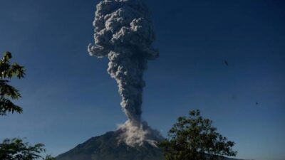 Abu Vulkanik Merapi Tidak Menyentuh Candi Borobudur