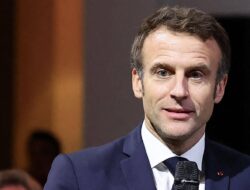 Senat Prancis Loloskan Desain Pensiun Emmanuel Macron