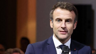 Senat Prancis Loloskan Desain Pensiun Emmanuel Macron