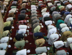 Masyarakat Diminta Tetap Pakai Masker Saat Tarawih di Masjid