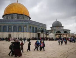 Selama Ramadan, Israel Perketat Warga Palestina Masuk Masjid Al-Aqsa