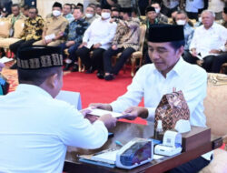 Presiden Jokowi Imbau Seluruh Umat Islam Bayar Zakat Di BAZNAS