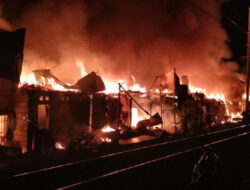 Kebakaran Menimpa Puluhan Rumah di Kampung Bugis