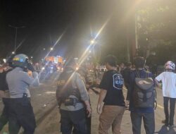 Mahasiswa Dilempar Batu oleh Warga Saat Demo UU Cipta Kerja di Makassar