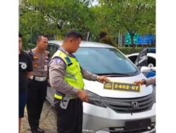 Mobil Honda Freed Ditangkap Polisi Akibat Gunakan Rotator dan Pelat Dinas Polri
