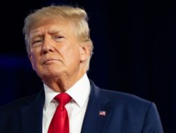 Donald Trump Gugat Mantan Pengacaranya Usai Didakwa