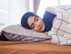 Cegah Asam Lambung Naik, Begini Posisi Tidur setelah Sahur yang Tepat