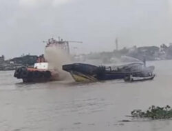 Angkut 40 Ton Beras, Kapal Jukung Terbakar di Sungai Musi Palembang