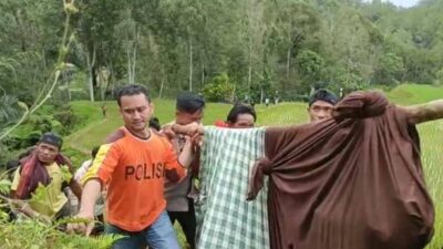 Pemotor Ditemukan Tewas Tertimbun Longsor di Tana Toraja
