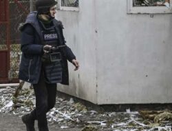 Seorang Wartawan Tewas Terkena Serangan Roket Rusia