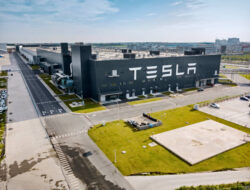 Perusahan Tesla Menawarkan Kendaraan Listrik Di Cina Untuk Di Jual Ke Kanada