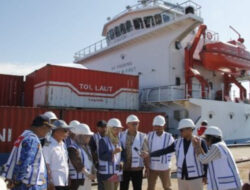 Kemenhub Distribusikan 1.000 Ton Beras ke NTT Pakak Kapal Tol Laut