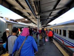 Mulai 1 Juni, 4 KAJJ Berhenti di Stasiun Jatinegara Layani Penumpang Naik