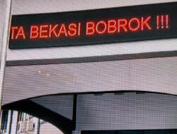 Running Text di Asrama Haji Embarkasi Jakarta-Bekasi Bertuliskan Plt Wali Kota Bekasi Bobrok