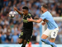 Cara Sukses Kyle Walker Yang Tak Biarkan Vinicius Junior Lewat