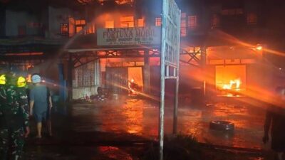 Kebakaran di Sintang Menghanguskan 10 Kios, Termasuk Showroom Mobil Bekas