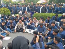 Mahasiswa Demo ke Polres Bangkalan Terkait Hilangnya 20 Motor di Kampus UTM