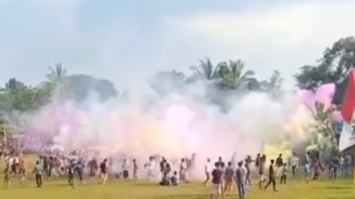 Ricuh dan Kekerasan Mewarnai Pertandingan Sepak Bola Tarkam di Bogor, Asap Flare Membubung Tinggi