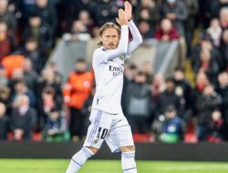 Luka Modric Memperpanjang Setia di Real Madrid: Menantang Waktu untuk Meraih Kesuksesan