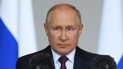Presiden Rusia Vladimir Putin Sambangi Desa Keluarga, Warga Bersorak Sambut