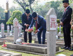 Heru Budi Ziarah ke Makam Pejabat Jakarta Terdahulu Jelang HUT DKI ke-496