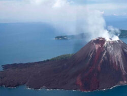 Gunung Anak Krakatau Hari Ini Kembali Erupsi
