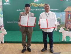 Mitratel Gandeng BAZNAS Salurkan 3.467 Paket Daging Kurban