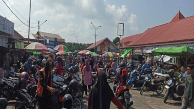 Pasar Sebukit Rama Mempawah Dipadati Pengunjung Jelang Idul Adha