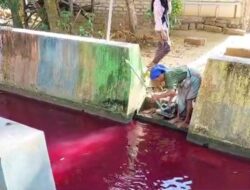 Air Sungai di Pamekasan Berwarna Merah, Diduga Terkontaminasi Limbah Pewarna Batik