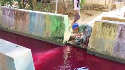 Air Sungai di Pamekasan Berwarna Merah, Diduga Terkontaminasi Limbah Pewarna Batik