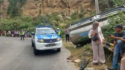 Truk Muatan Air Berbenturan Maut di Semarang: 1 Korban Tewas dan 3 Luka Akibat Tabrakan dengan Mobil dan 3 Motor
