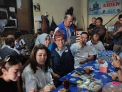 Anies Baswedan Sapa Warga Jambi Sambil Ngopi di Toko Kopi Legendaris Simpang Jelutung