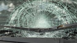 Kecelakaan Beruntun Mengejutkan di Kuningan, Jaksel: Truk Terlibat Tabrakan, Motor Ringsek!