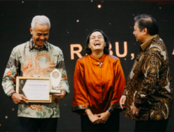 Airlangga Hartarto Awards KUR Distributors; Ganjar and Ridwan Kamil Recognized as the Best