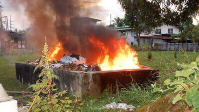 Bocah di Tangsel Kena ISPA Usai Warga Tangsel Bakar Sampah