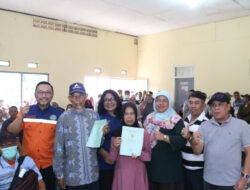Ratusan Warga Tugu Cimanggis ‘Serbu’ Aula Kelurahan, BPN Kota Depok Bagikan 250 Sertifikat PTSL