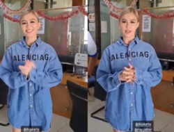 Agnez Mo Kenakan Balenciaga Urus e-KTP jadi Sorotan