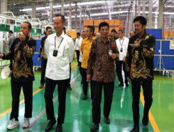Menperin Kunjungi Pabrik AC Sharp Indonesia di Karawang