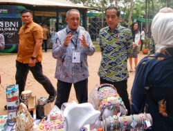 BNI Investor Daily Summit 2023, Jokowi Kunjungi Booth UMKM Binaan BNI