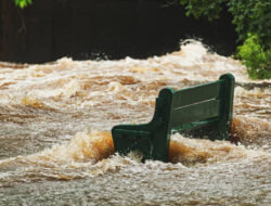 Banjir Melanda Inggris: Lebih dari 300 Peringatan Banjir, 1.000 Rumah Terendam