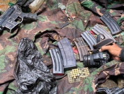 Senjata KKB Hasil Rampasan dari Personel TNI dan Polri