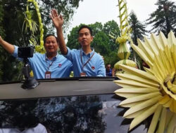Prabowo-Gibran dan Rombongan KIM Naik ‘Maung’ saat Daftar ke KPU