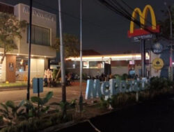 Bentuk Solidaritas terhadap Palestina, Mahasiswa UIC Jakarta Geruduk McDonald’s Rawamangun